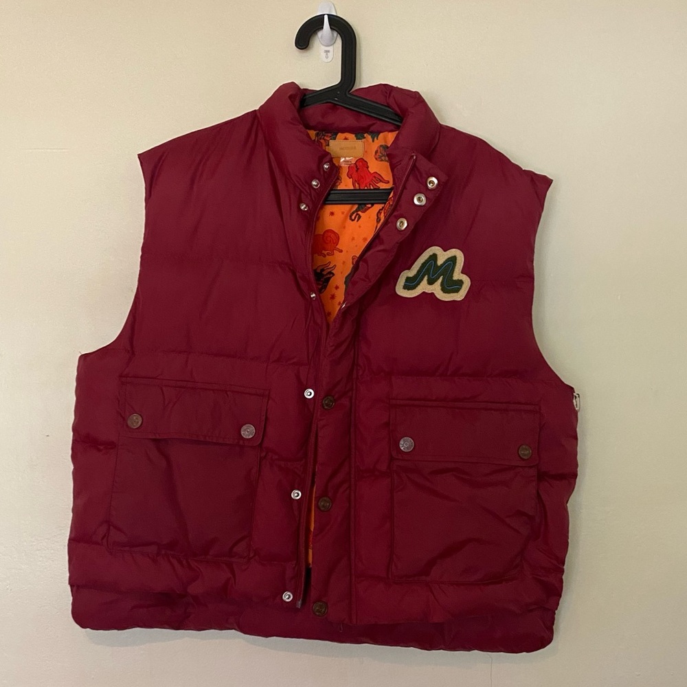 Mother puffer vest.